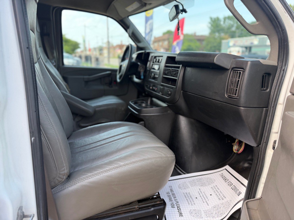 2017 Chevrolet Express Image 8
