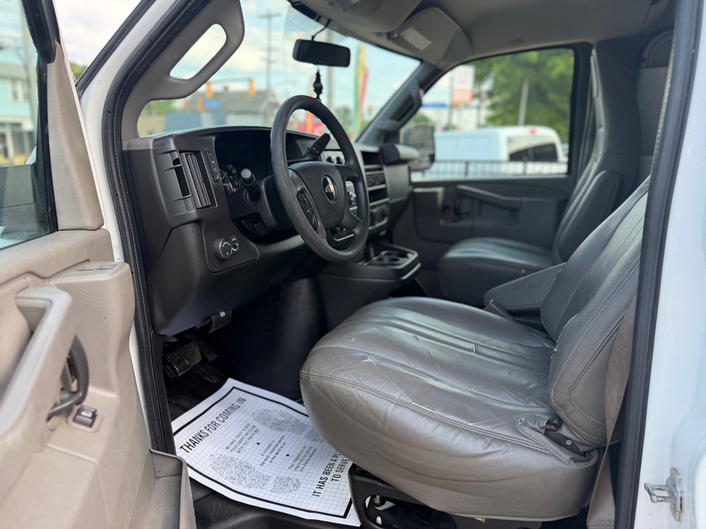 2017 Chevrolet Express Image 9