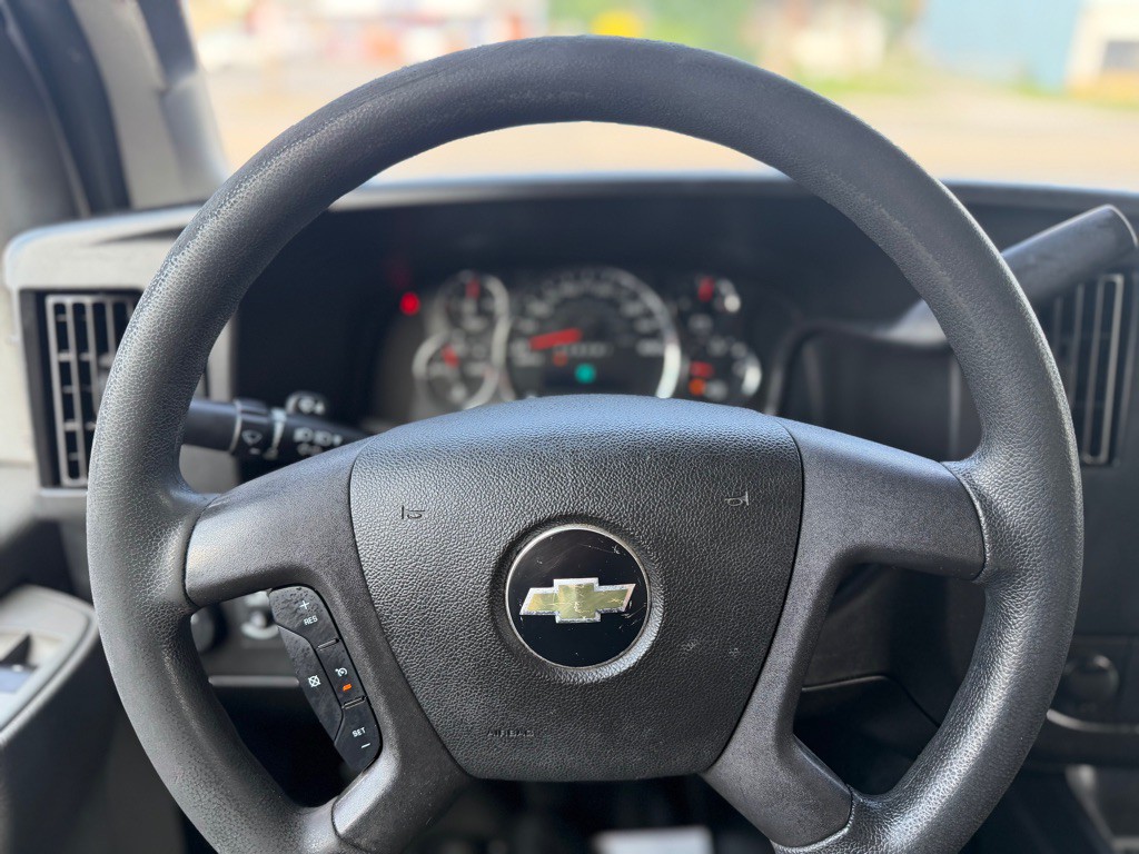 2017 Chevrolet Express Image 10