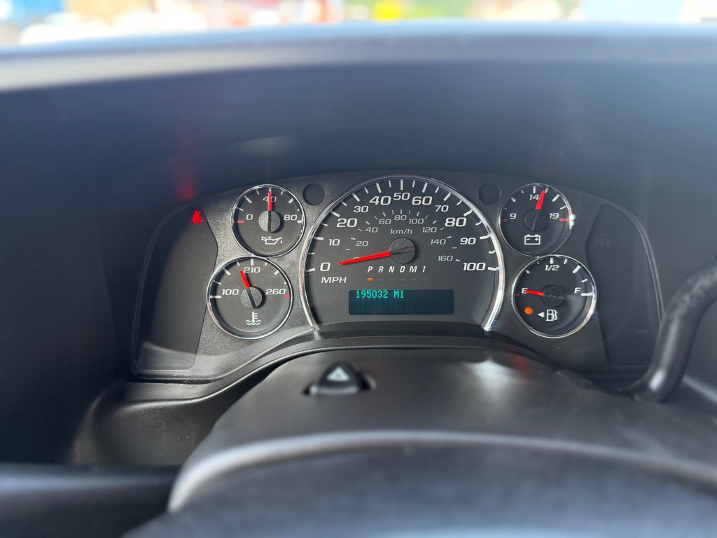 2017 Chevrolet Express Image 11
