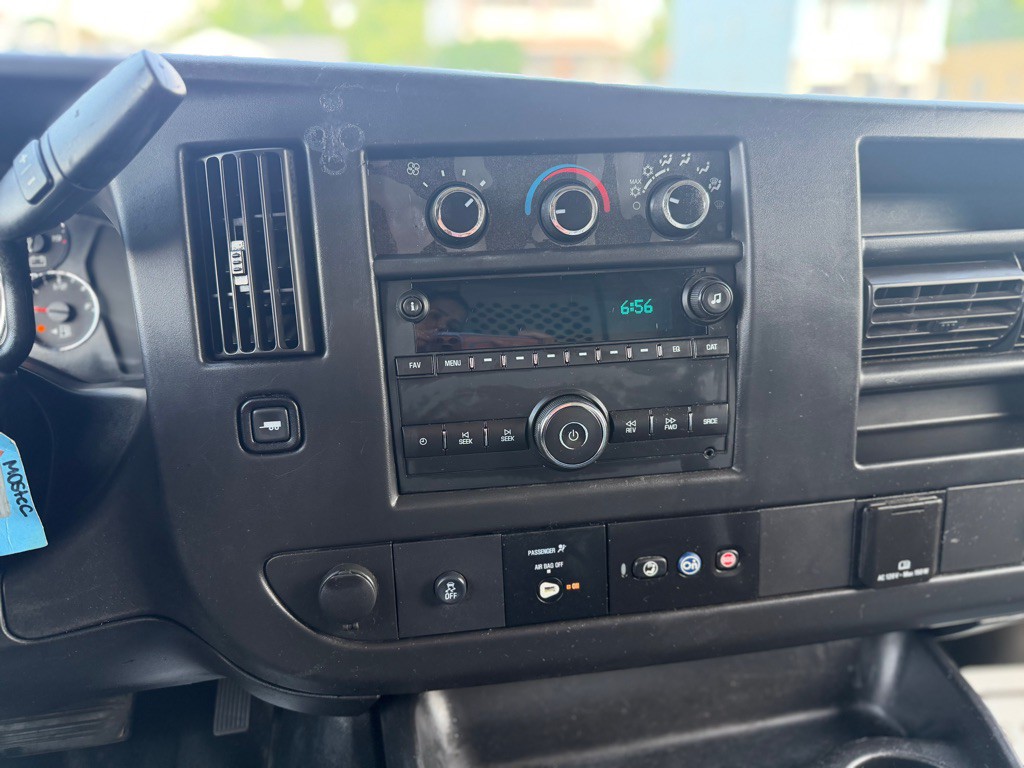 2017 Chevrolet Express Image 13
