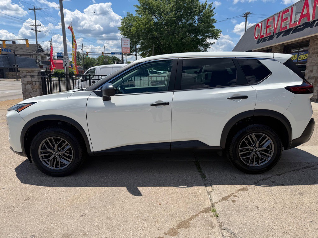 2023 Nissan Rogue Image 2