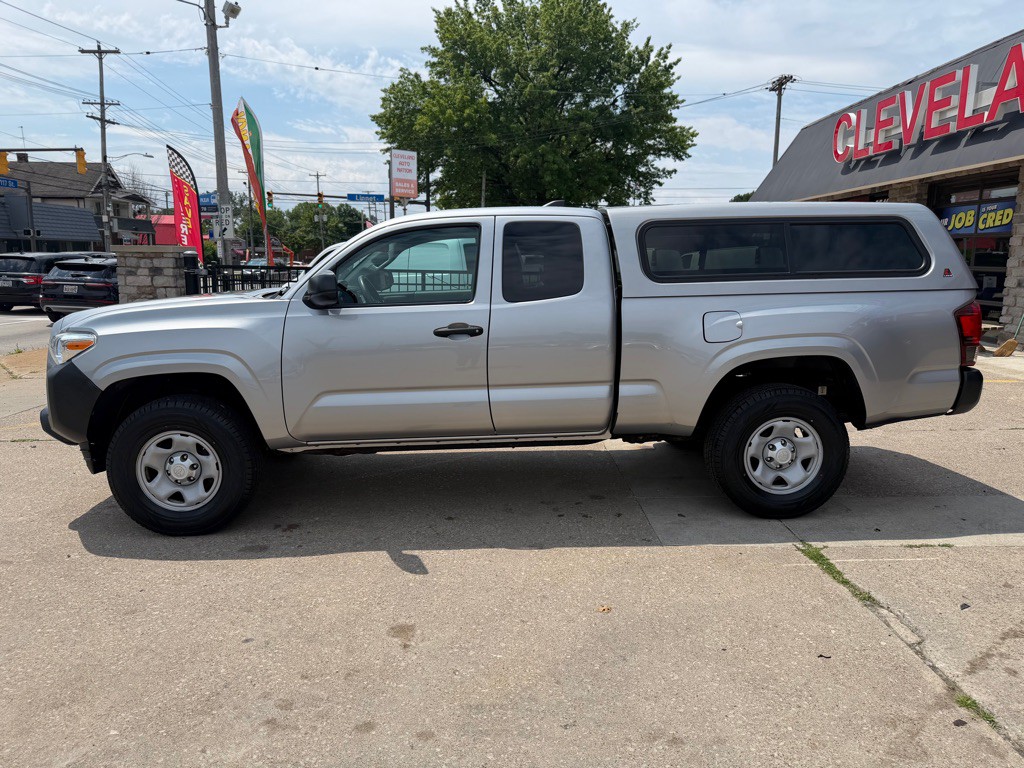 2019 Toyota Tacoma Image 2