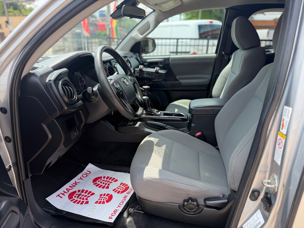 2019 Toyota Tacoma Image 10