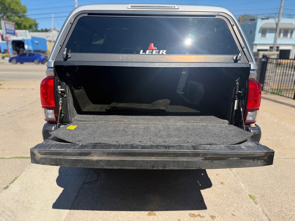 2021 Toyota Tacoma Image 9