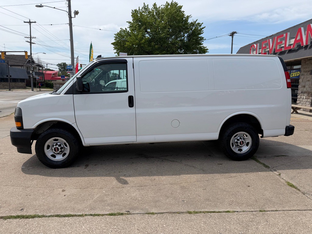 2020 GMC Savana Image 2