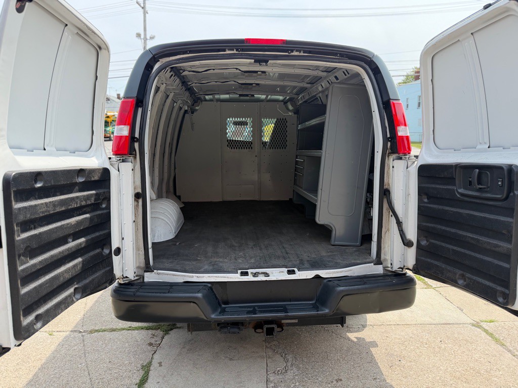 2020 GMC Savana Image 5