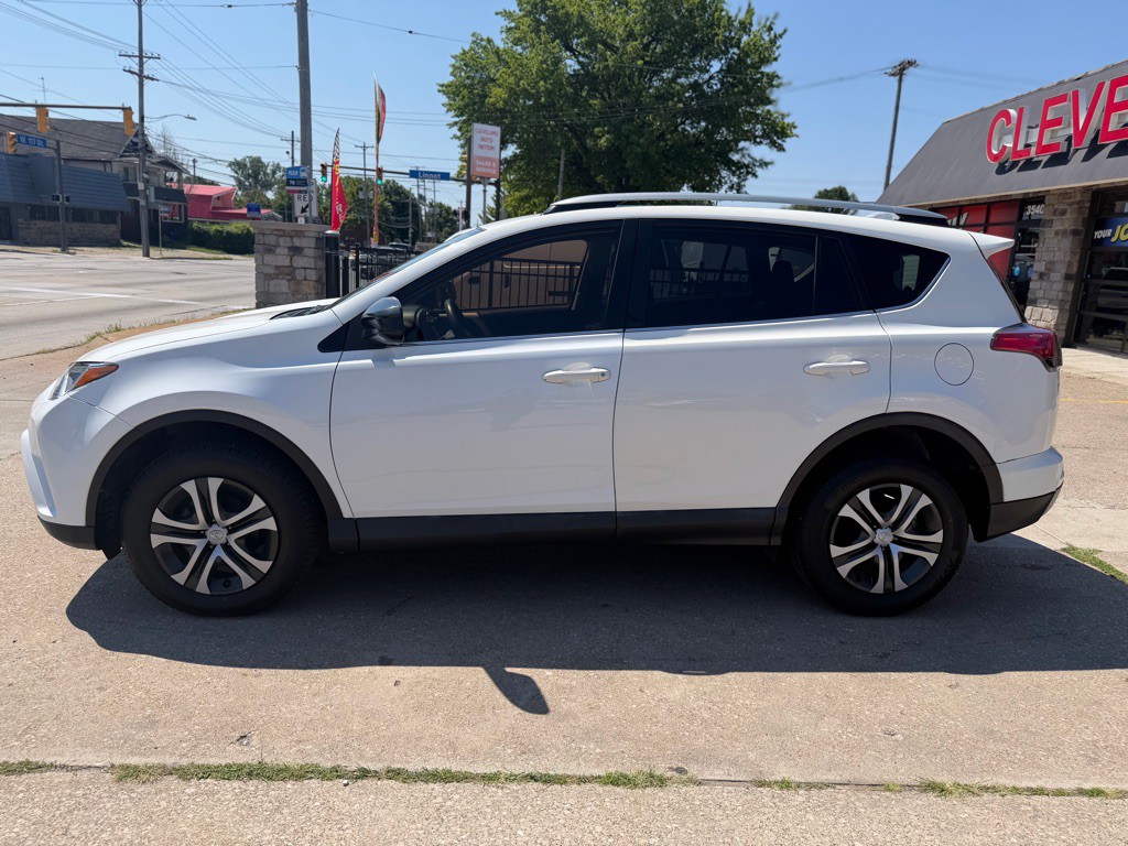 2018 Toyota Rav4 Image 2
