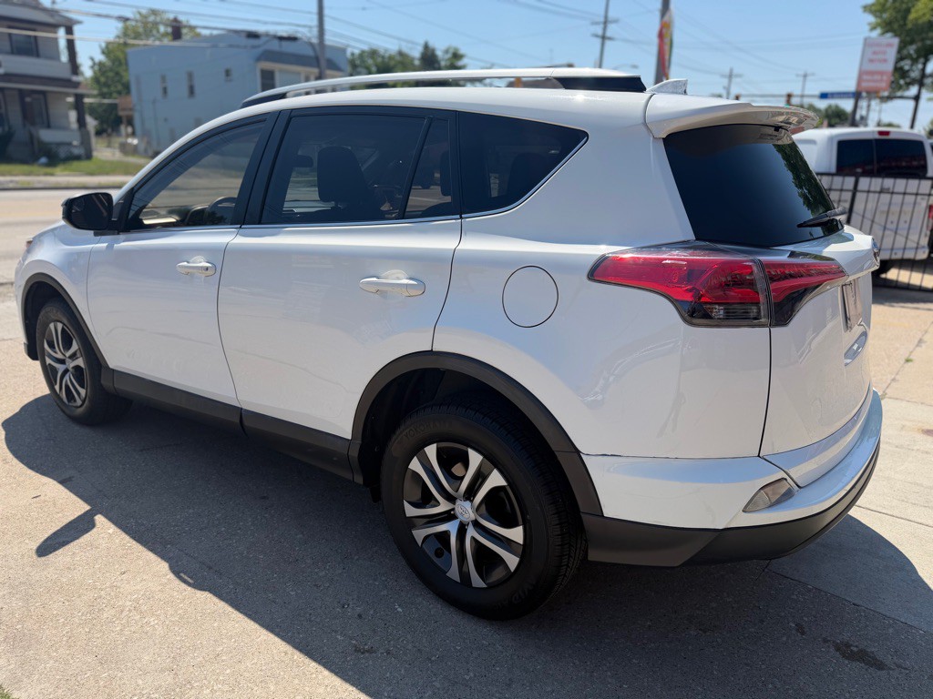 2018 Toyota Rav4 Image 3