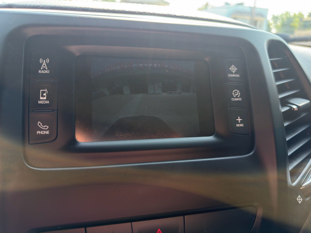 2018 Jeep Cherokee Image 19