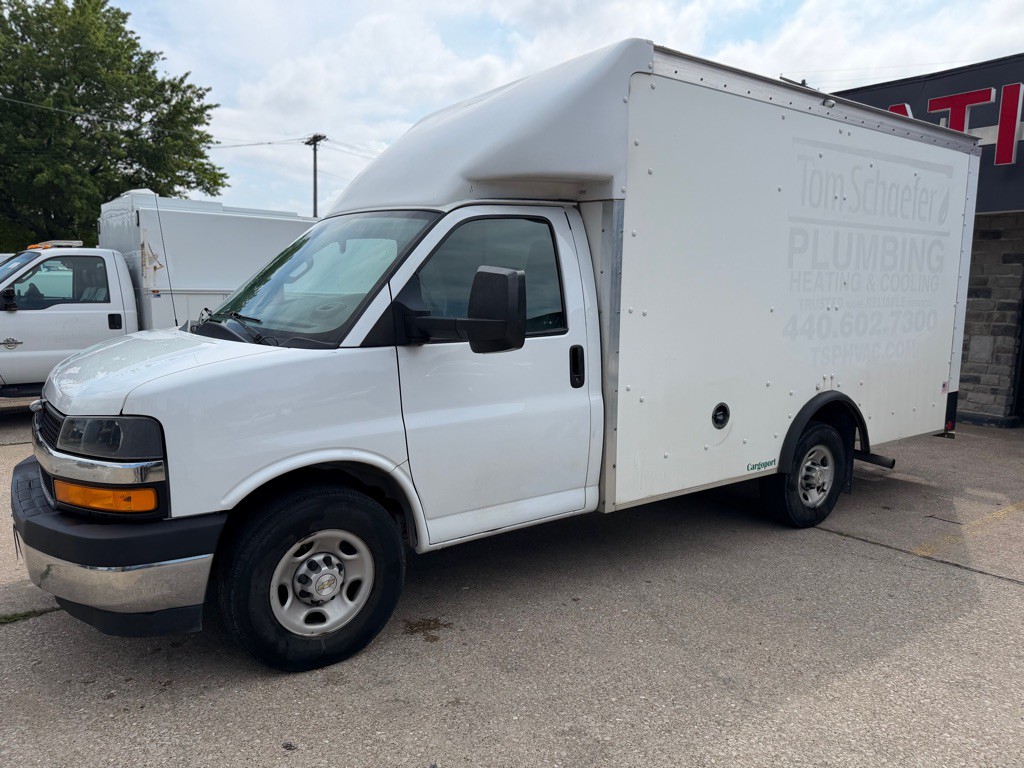 2022 Chevrolet Express Image 1
