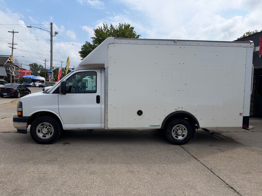 2022 Chevrolet Express Image 3