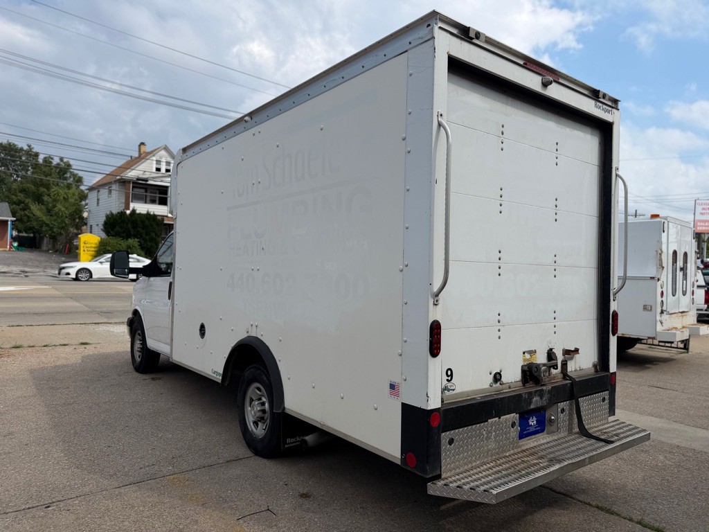 2022 Chevrolet Express Image 4