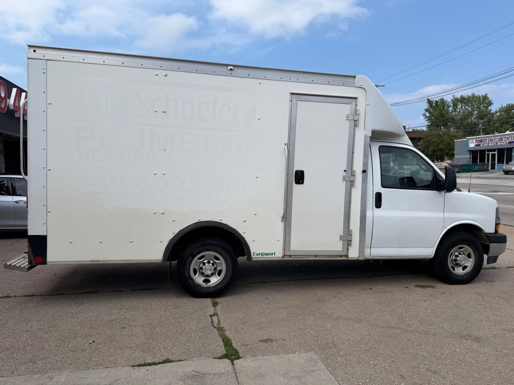 2022 Chevrolet Express Image 7