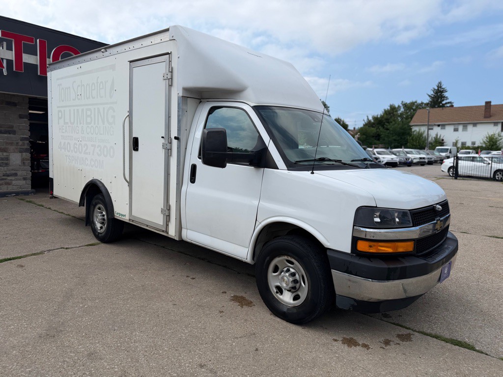 2022 Chevrolet Express Image 8