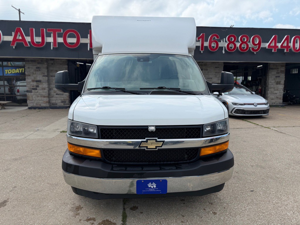 2022 Chevrolet Express Image 9