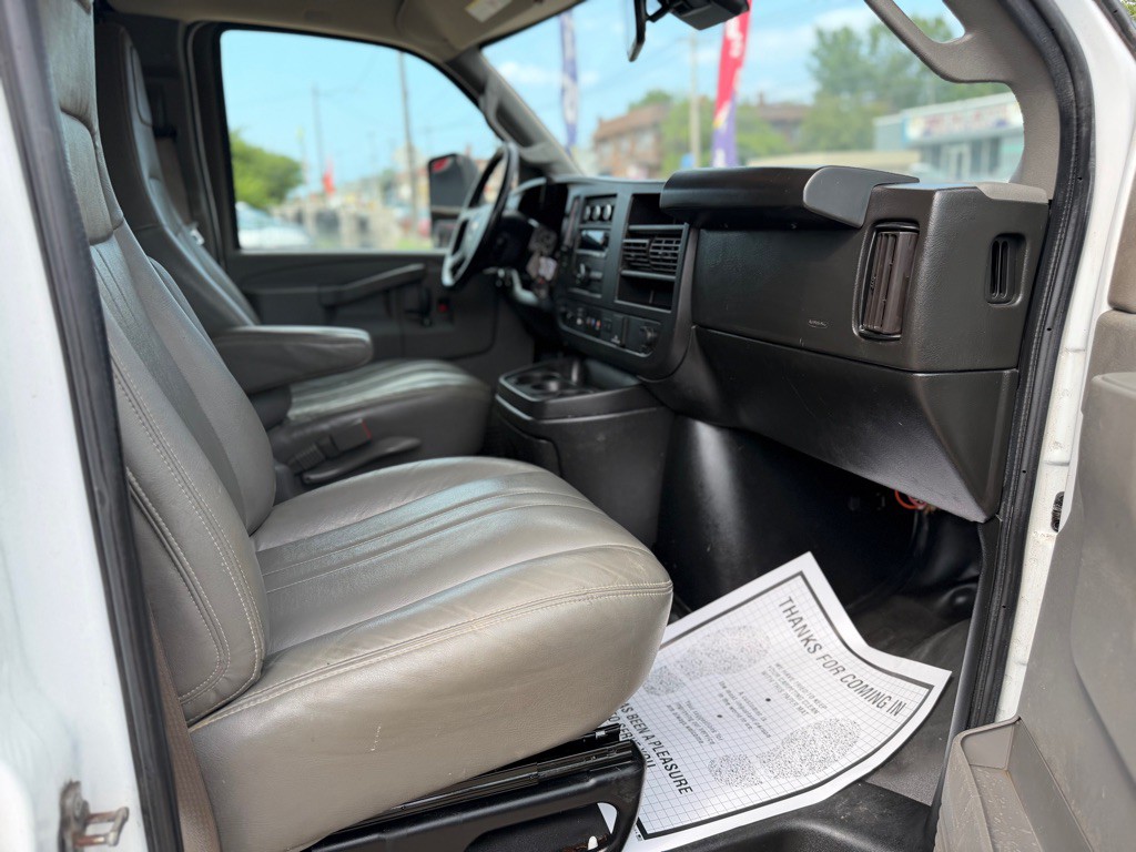 2022 Chevrolet Express Image 11