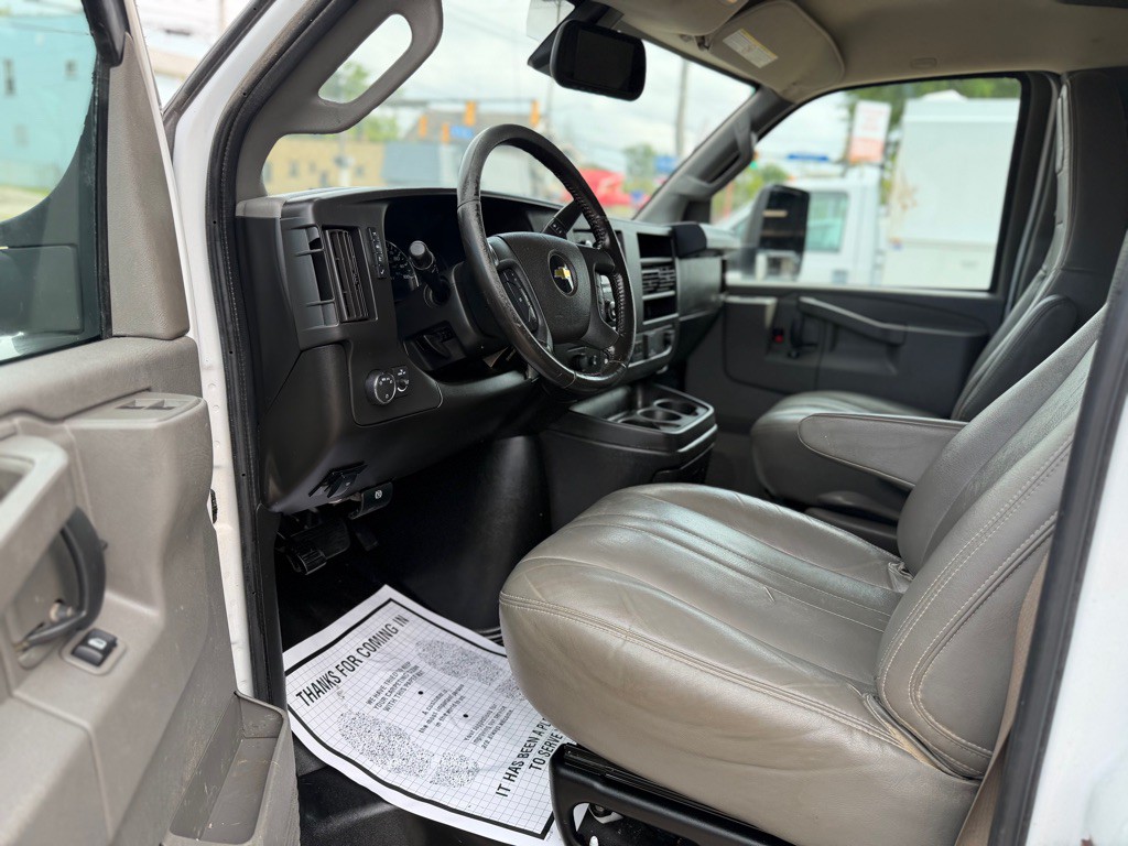2022 Chevrolet Express Image 12