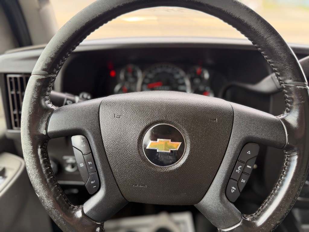 2022 Chevrolet Express Image 13