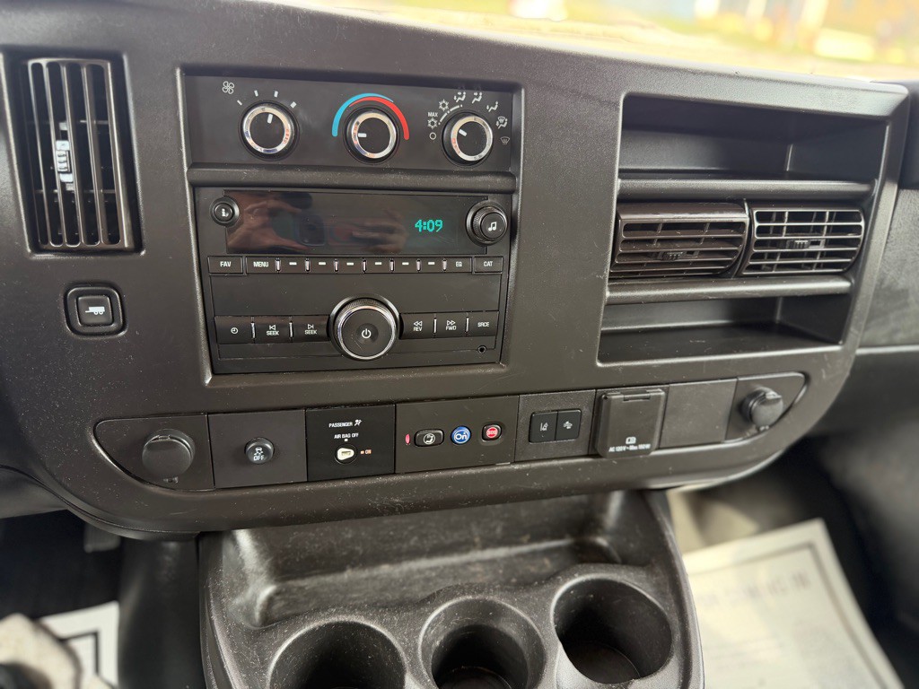 2022 Chevrolet Express Image 15