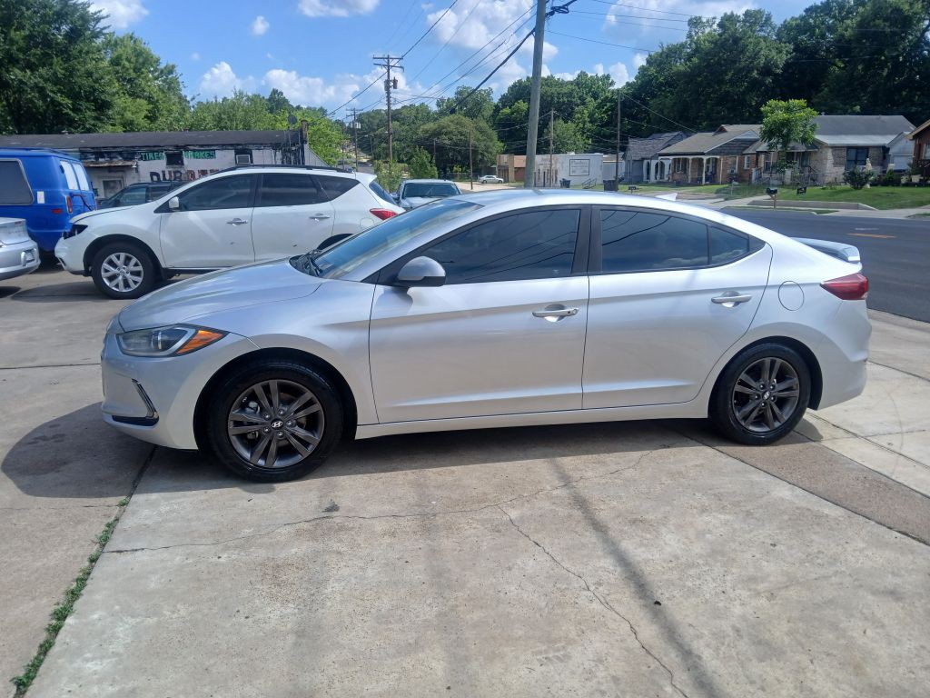 2017 Hyundai Elantra Image 2