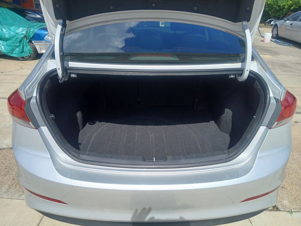 2017 Hyundai Elantra Image 5