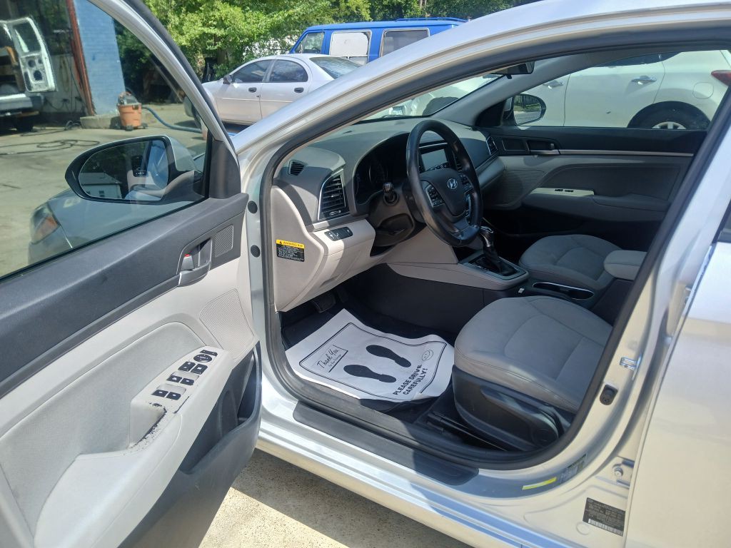 2017 Hyundai Elantra Image 6