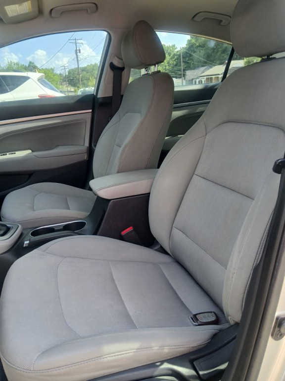 2017 Hyundai Elantra Image 8