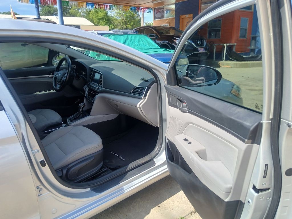 2017 Hyundai Elantra Image 10