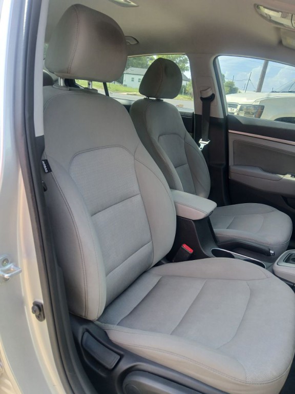 2017 Hyundai Elantra Image 11