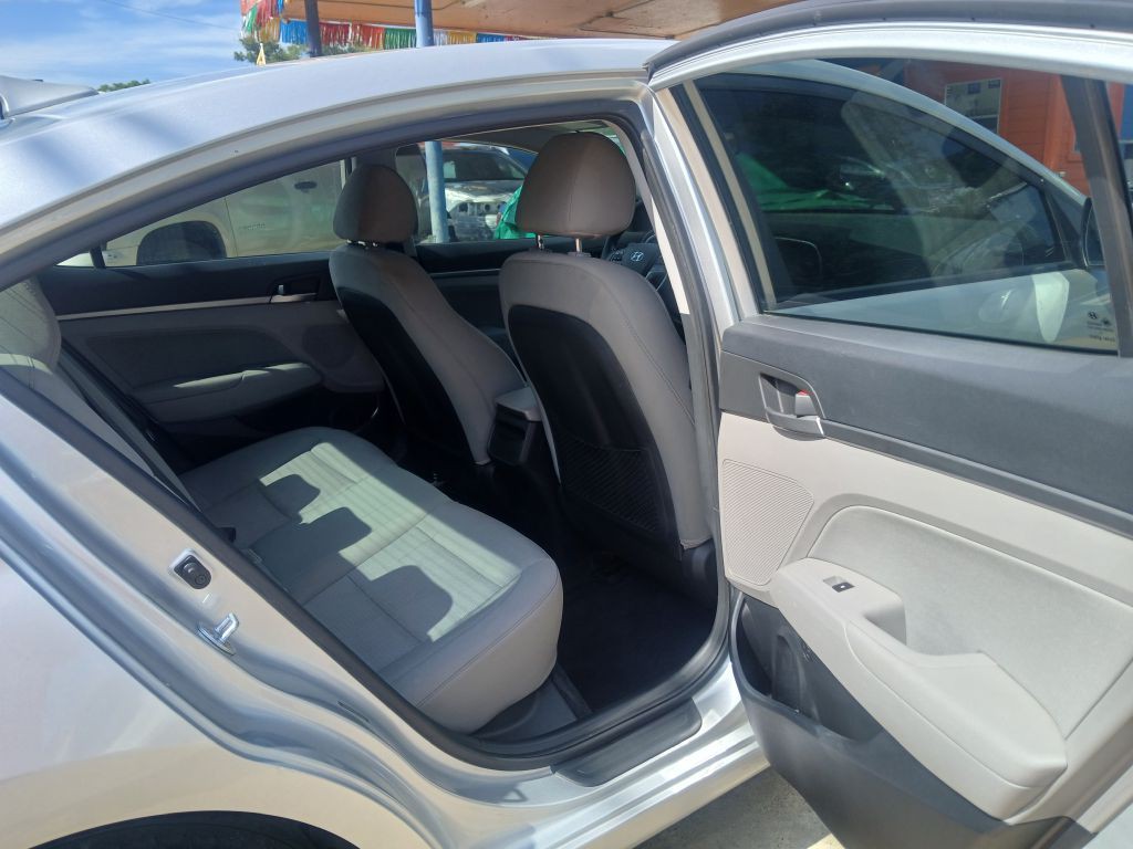 2017 Hyundai Elantra Image 12