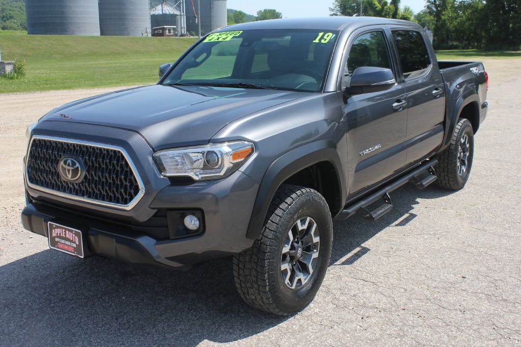 2019 Toyota Tacoma Image 2