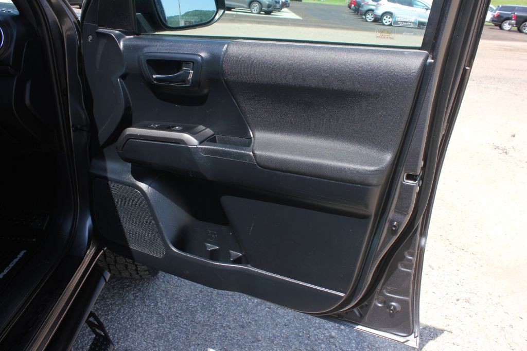 2019 Toyota Tacoma Image 32