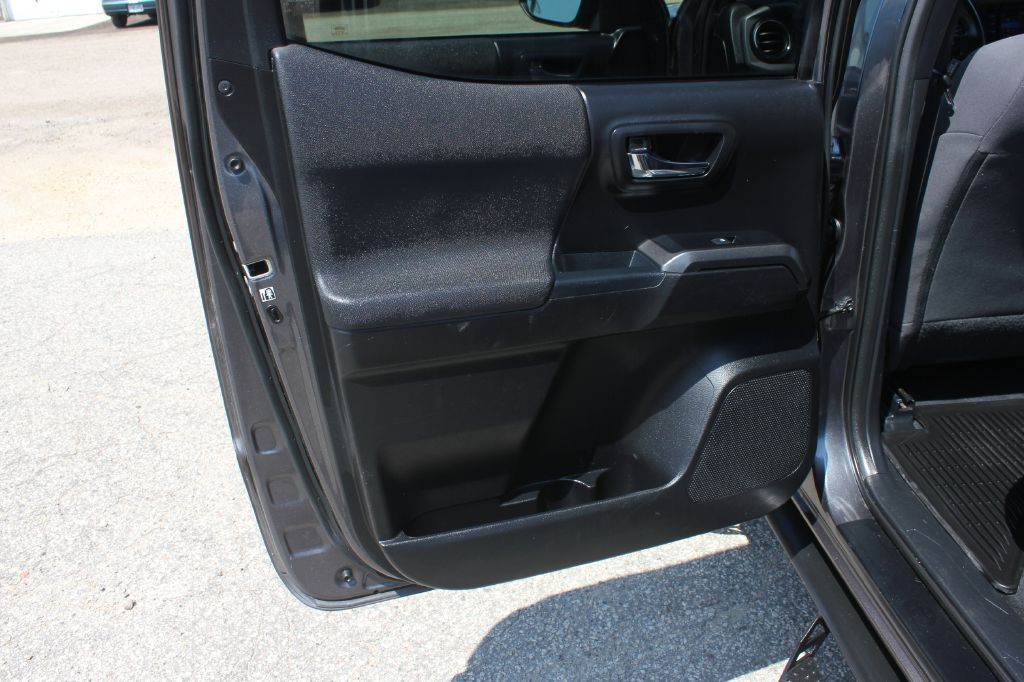 2019 Toyota Tacoma Image 38