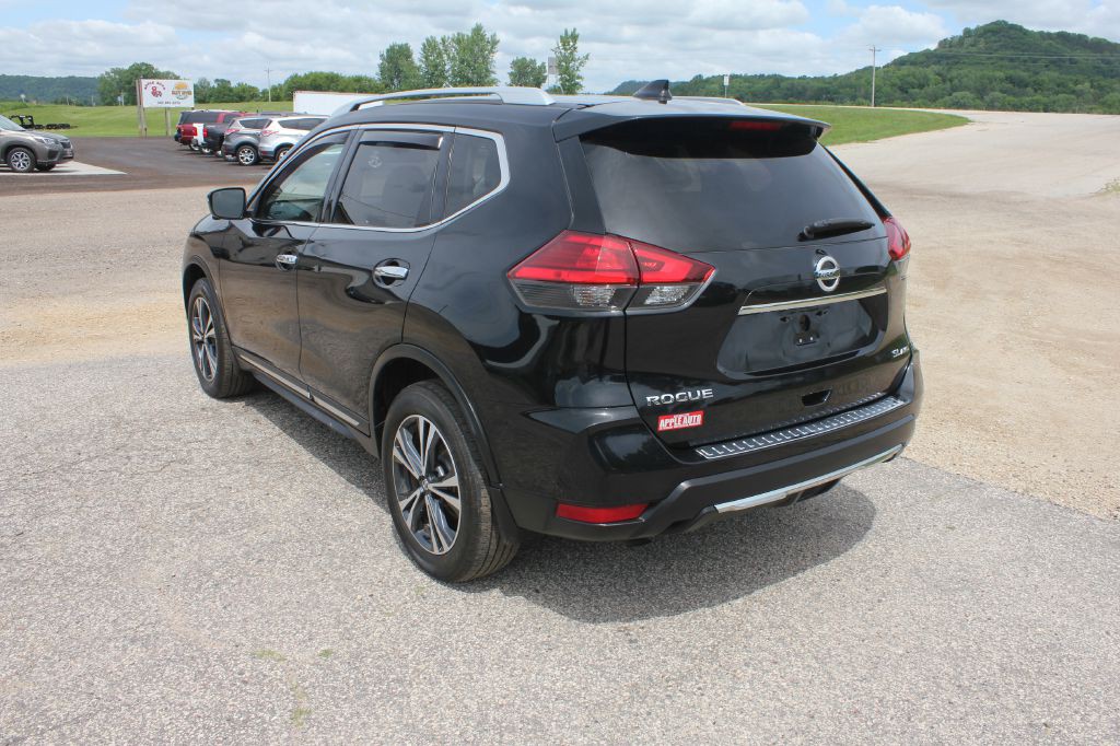 2017 Nissan Rogue Image 8
