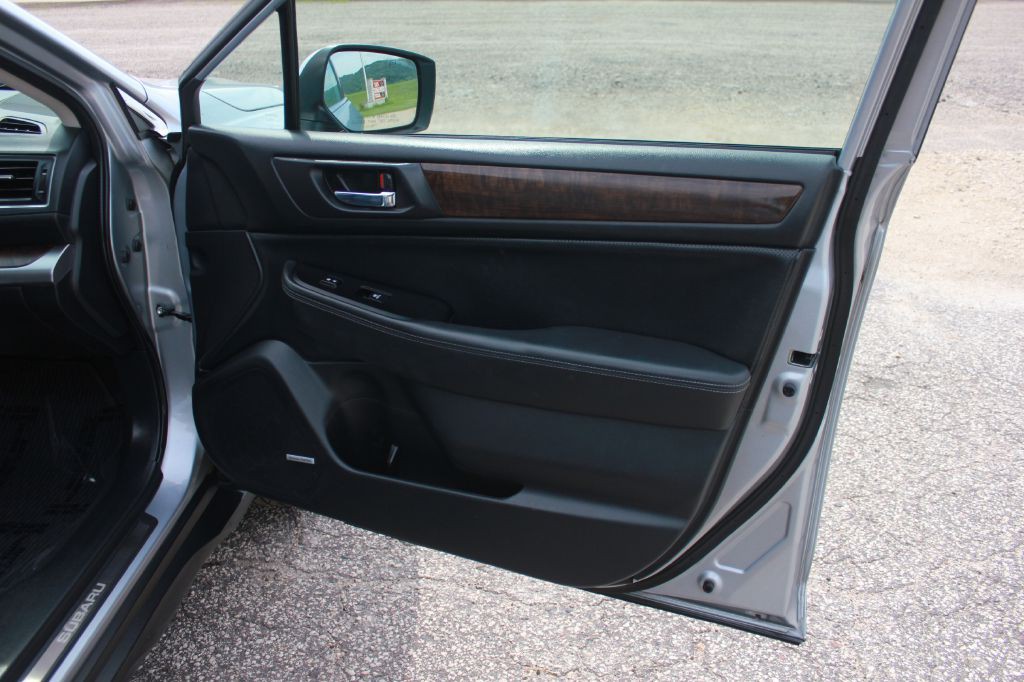 2015 Subaru Outback Image 32