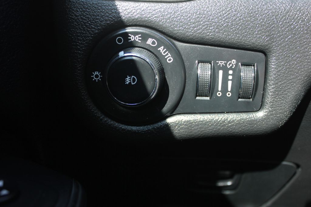 2015 Jeep Cherokee Image 17