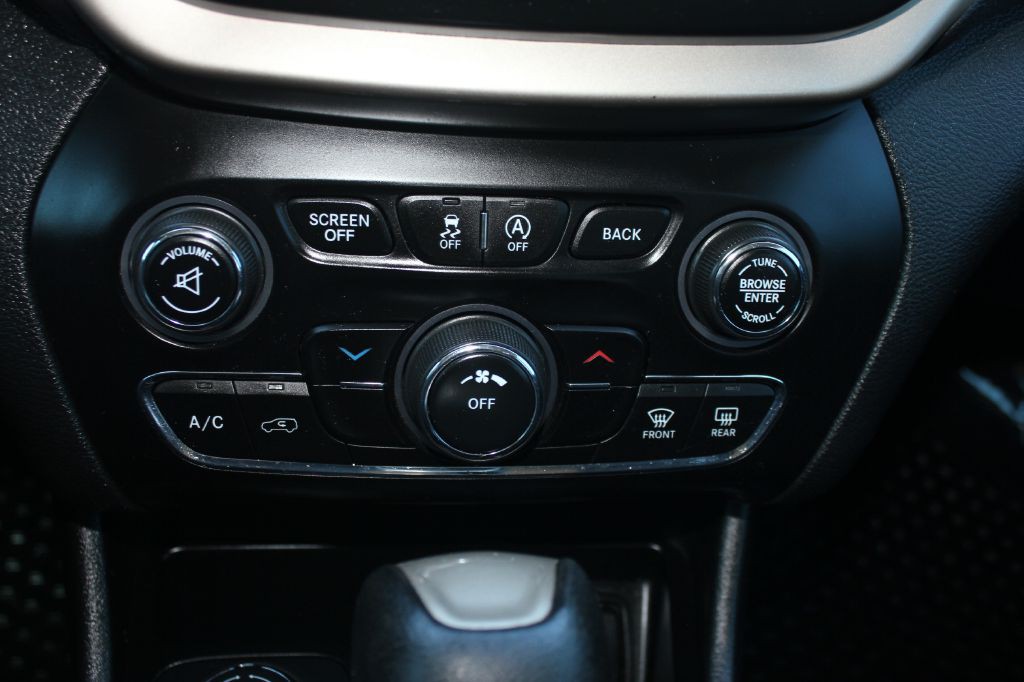 2015 Jeep Cherokee Image 19