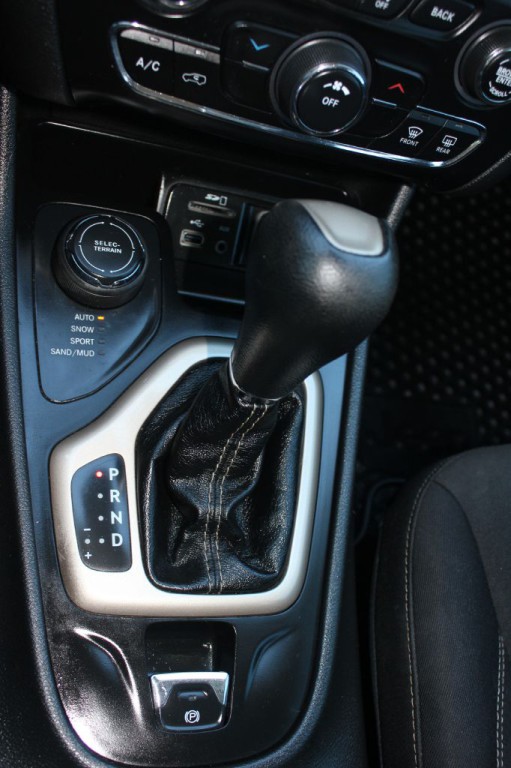 2015 Jeep Cherokee Image 21