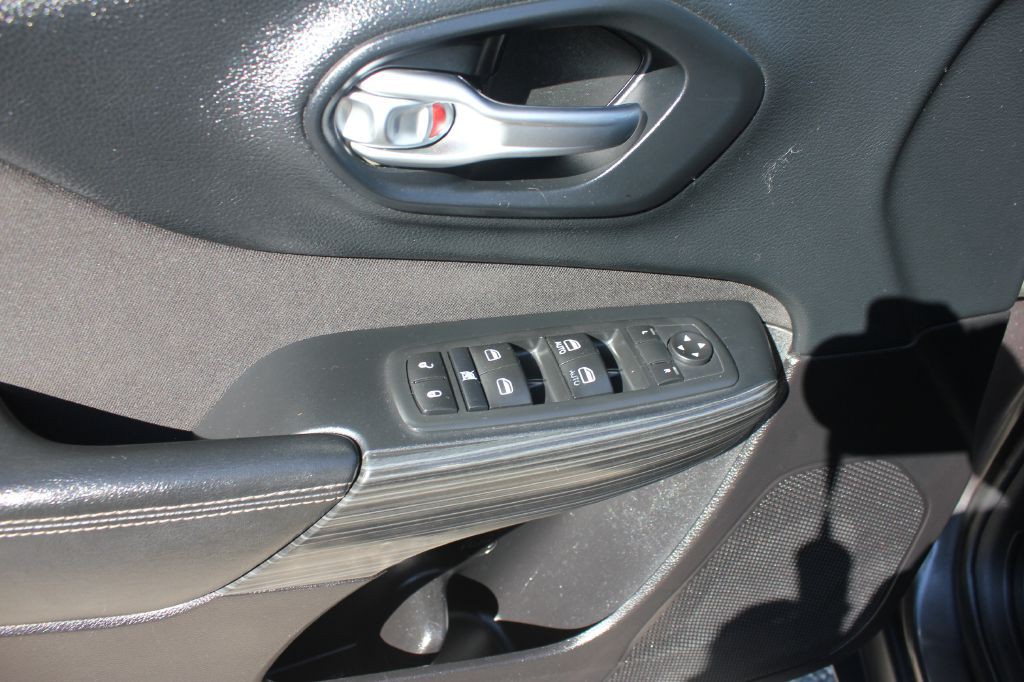 2015 Jeep Cherokee Image 28