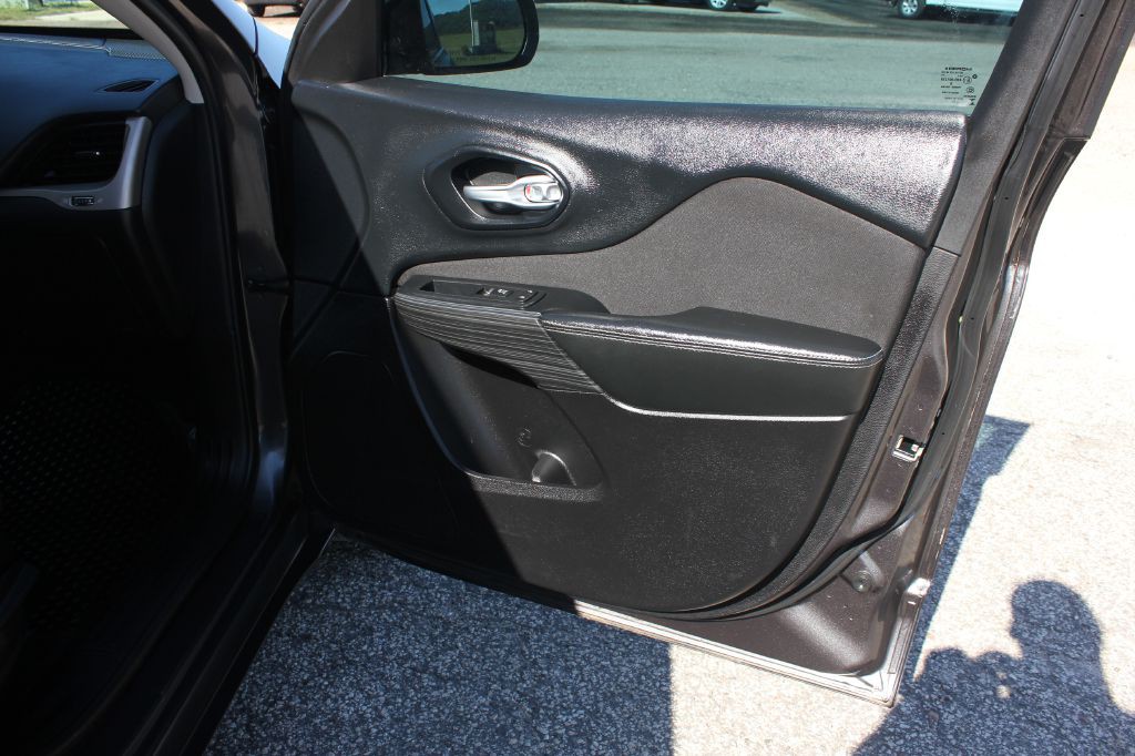2015 Jeep Cherokee Image 31