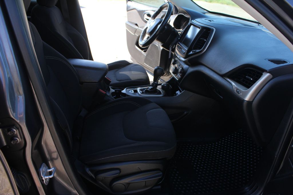2015 Jeep Cherokee Image 32