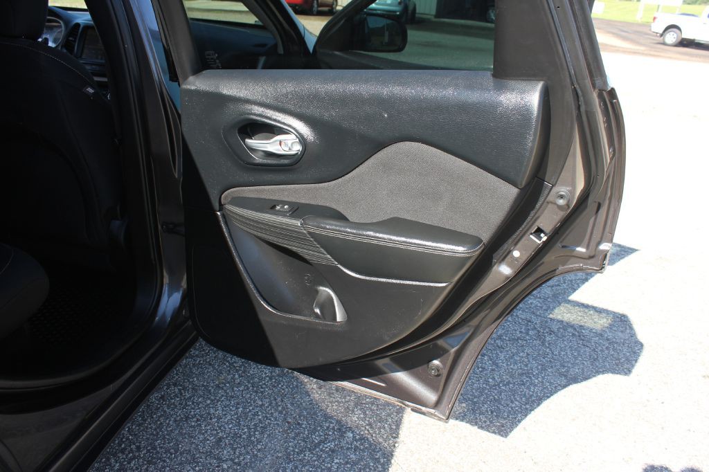 2015 Jeep Cherokee Image 34