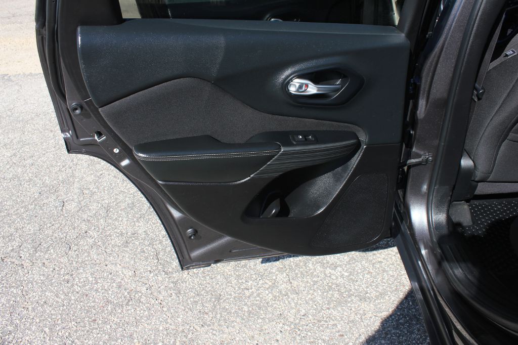 2015 Jeep Cherokee Image 37