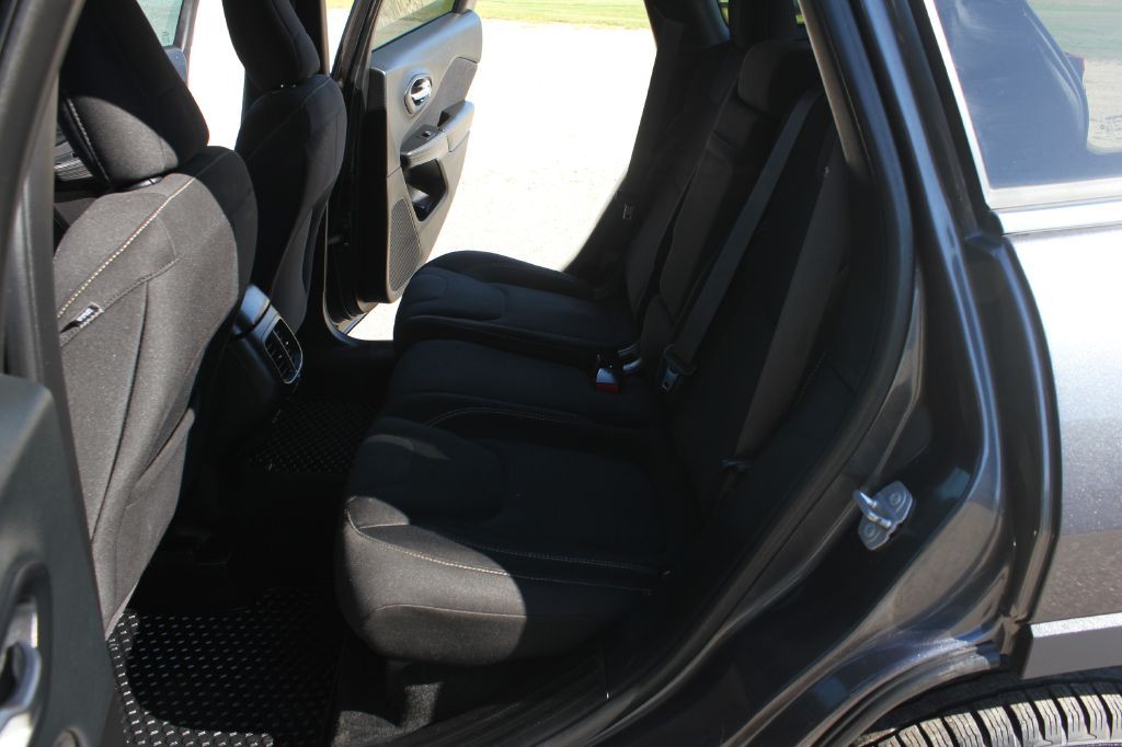 2015 Jeep Cherokee Image 38