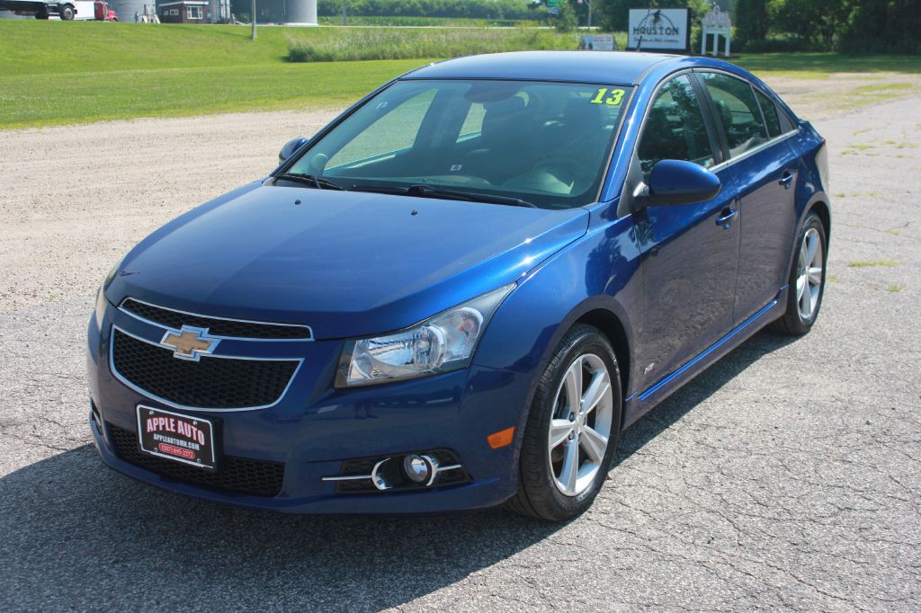 2013 Chevrolet Cruze Image 2