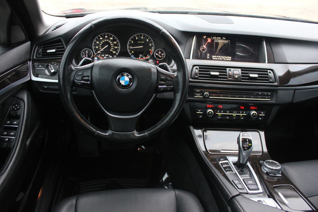 2016 BMW 5 Series Image 10