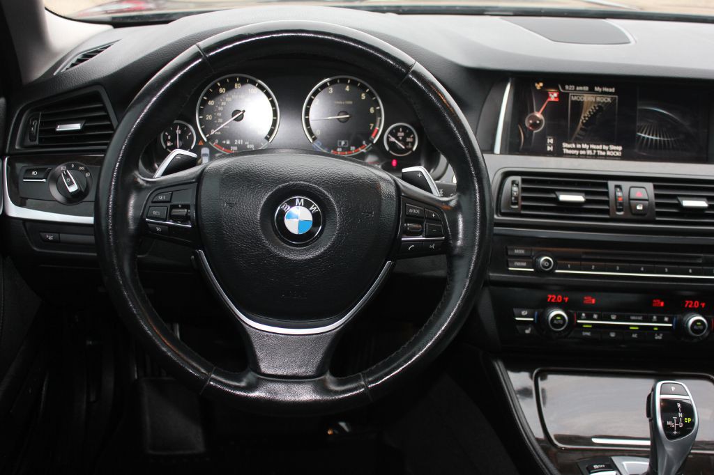 2016 BMW 5 Series Image 11