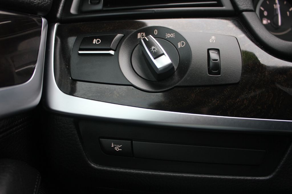 2016 BMW 5 Series Image 17