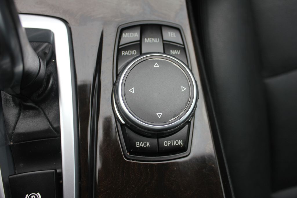 2016 BMW 5 Series Image 23
